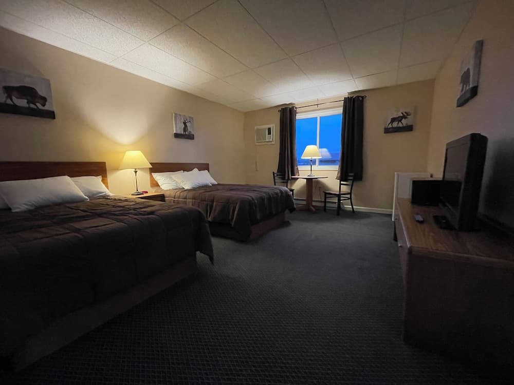 Fletchys Pictured Rocks Resort interior in Grand Marais, MI — gallery photo 2