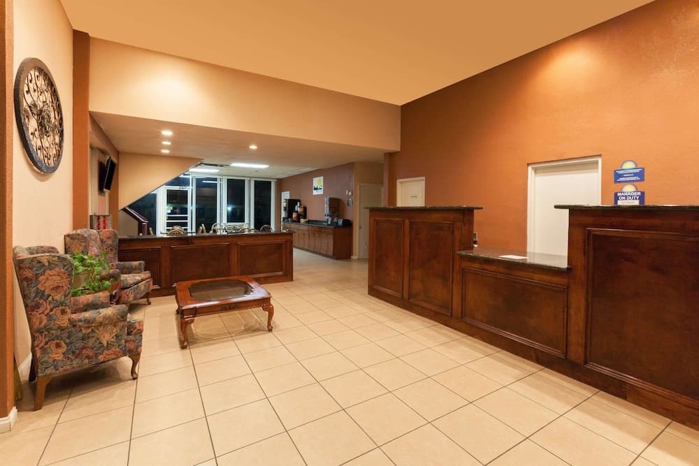Days Inn by Wyndham Oklahoma City Fairground interior in Oklahoma City, OK — gallery photo 2
