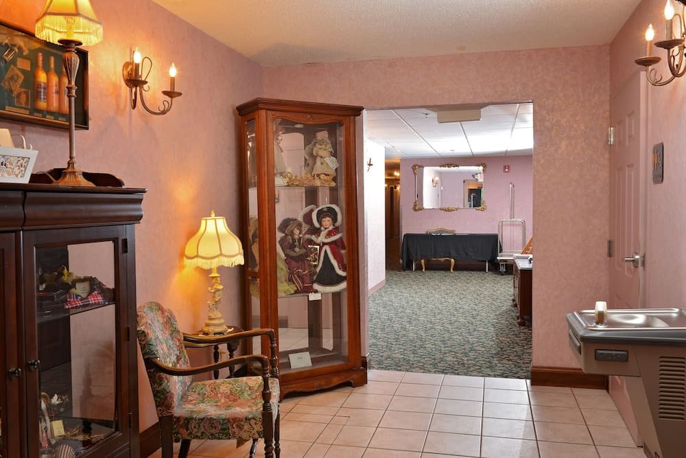 Our Guest Inn and Suites - Downtown gallery photo in Port Clinton, OH — image 4
