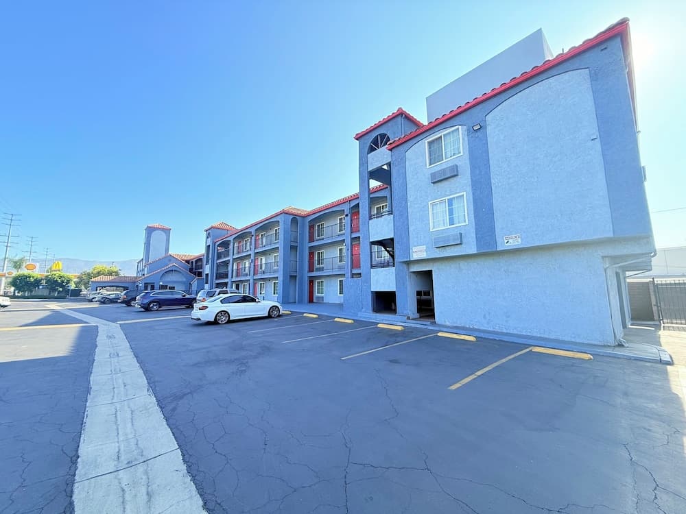 Casa Blanca Hotel Corona By Dream Luxe gallery photo in Corona, CA — image 4