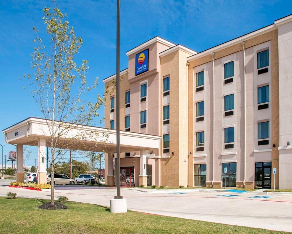 Comfort Inn & Suites San Marcos near Outlet Mall — hotel in San Marcos, Texas