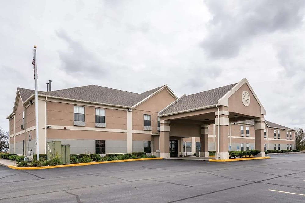 Days Inn by Wyndham Kentland featured exterior or lobby in Kentland, IN — similar hotel