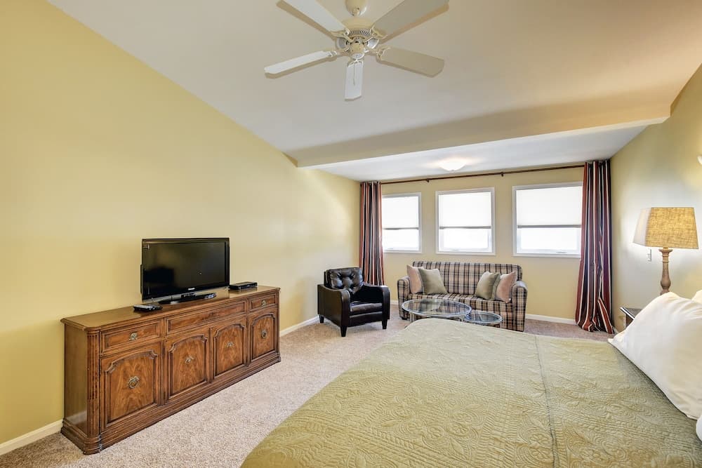 Lux Townhouse Walk to All property views in Louisville, KY — gallery photo 3
