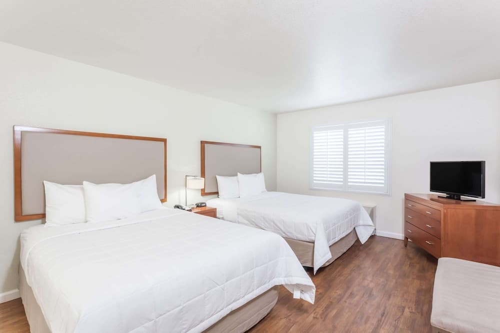 Hawthorn Suites by Wyndham Victorville interior in Victorville, CA — gallery photo 2
