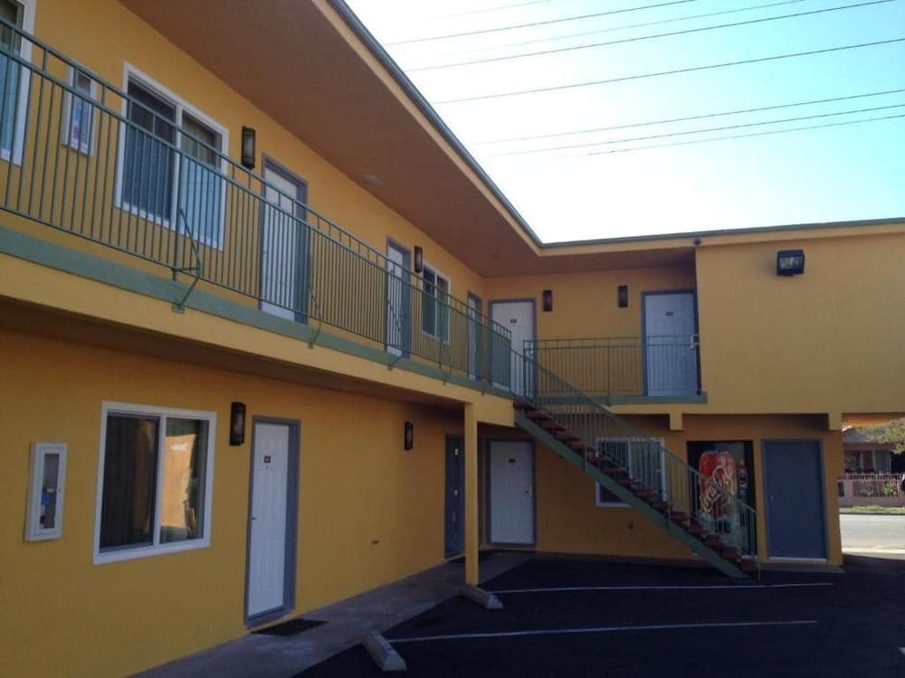 El Rancho Motel featured exterior or lobby in Los Angeles, CA — similar hotel