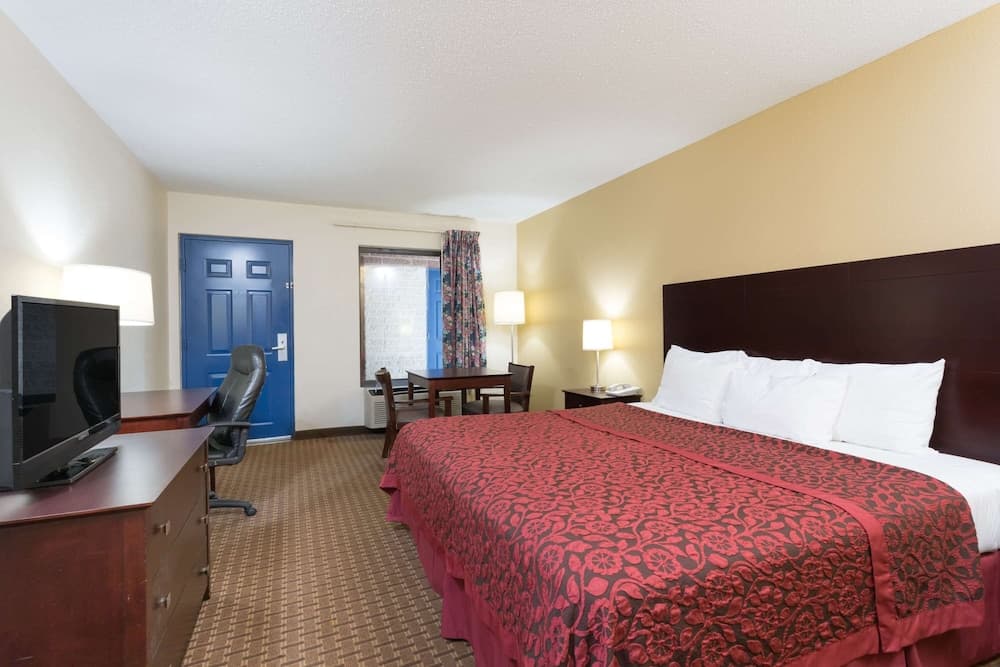 Days Inn by Wyndham Reidsville property views in Reidsville, NC — gallery photo 3