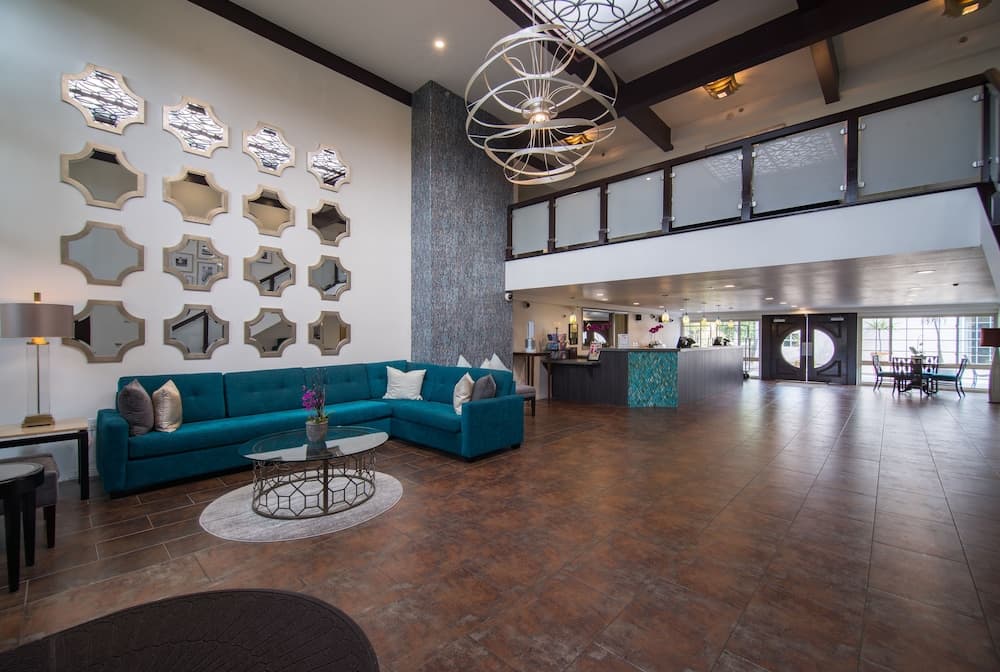 Winners Circle Resort by VRI Americas interior in Solana Beach, CA — gallery photo 2