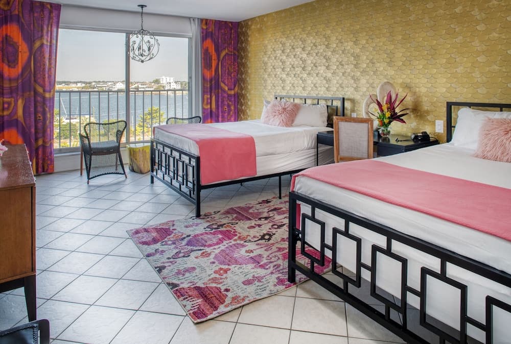 Trailborn Surf and Sound, Outdoor Collection by Marriott Bonvoy interior in Wrightsville Beach, NC — gallery photo 2