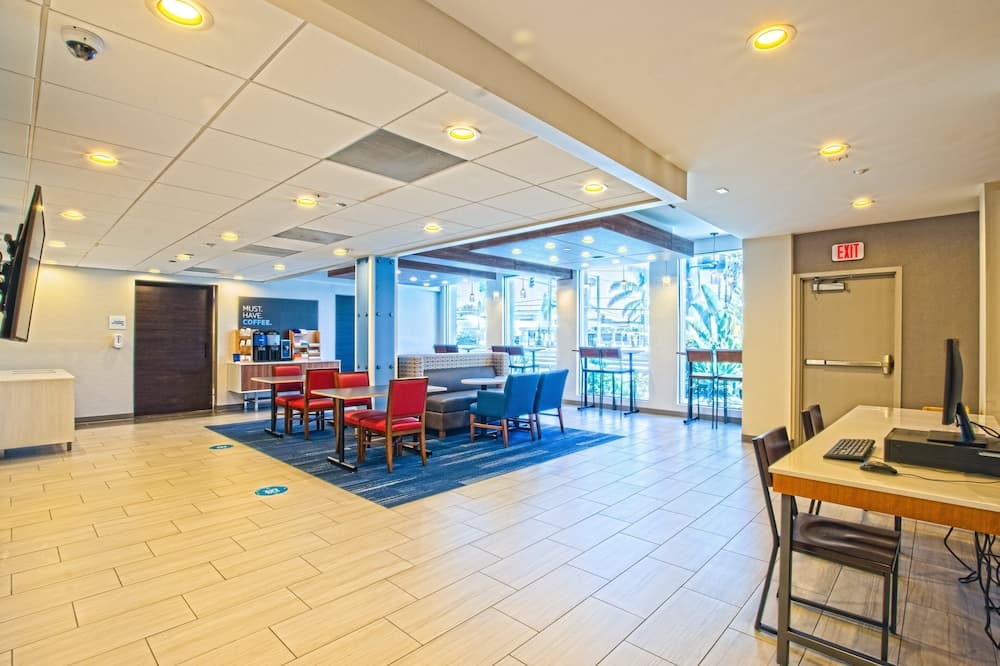 Holiday Inn Express Anaheim West by IHG interior in Anaheim, CA — gallery photo 2