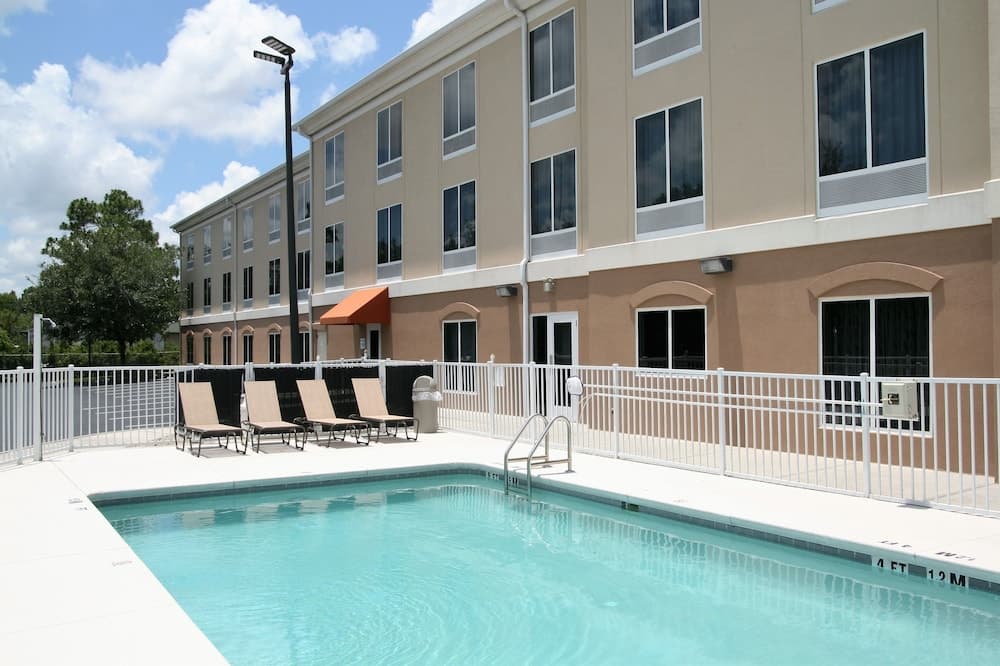 Holiday Inn Express Hotel & Suites Brooksville West by IHG gallery photo in Spring Hill, FL — image 24