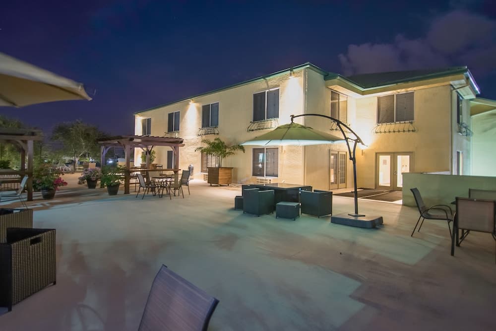 Naples Park Central Hotel gallery photo in Naples, FL — image 43