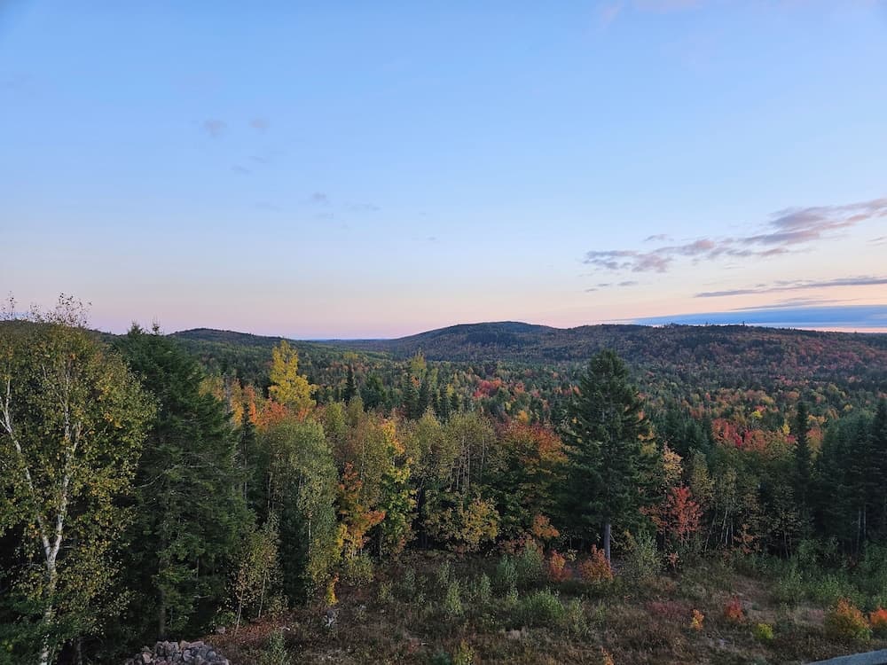 Bear Mountain Lodge interior in Robbinston — gallery photo 2