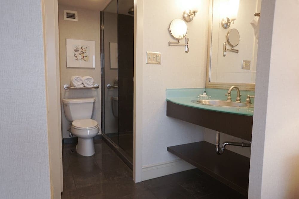 Crowne Plaza Syracuse, an IHG Hotel interior in Syracuse, NY — gallery photo 2