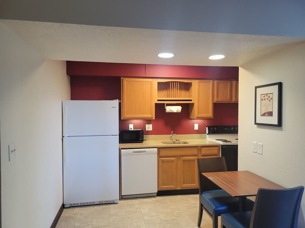 Value Suites Extended Stay - St Louis property views in Maryland Heights, MO — gallery photo 3
