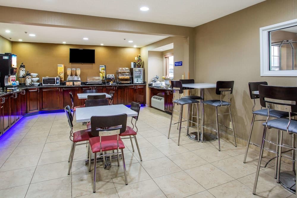 Microtel Inn & Suites by Wyndham Charleston WV gallery photo in South Charleston, WV — image 7
