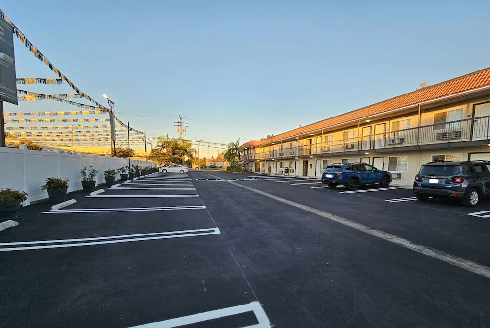 Travelodge by Wyndham Fullerton Near Anaheim gallery photo in Fullerton, CA — image 34