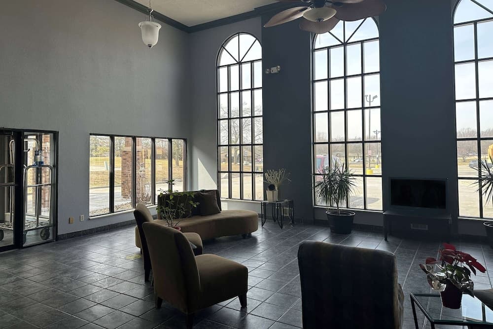 Baymont by Wyndham Flint Airport North gallery photo in Flint, MI — image 4