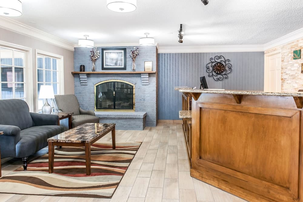 Quality Inn Findlay interior in Findlay, OH — gallery photo 2
