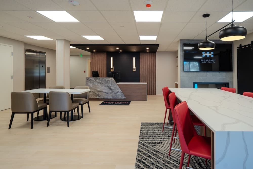 Hawthorn Extended Stay by Wyndham Jackson Alpine interior in Alpine, WY — gallery photo 2