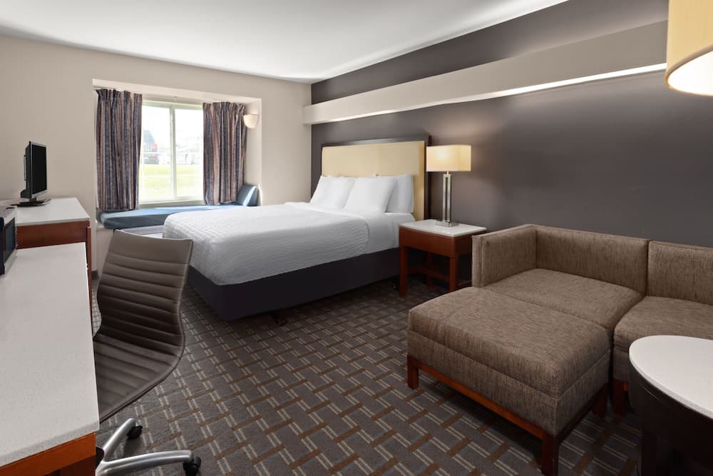 Americas Best Value Inn & Suites Racine gallery photo in Mount Pleasant, WI — image 11