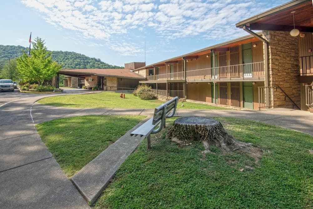 Buckhorn Lake State Resort Park featured exterior or lobby in Buckhorn, KY — similar hotel