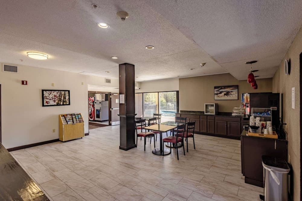 Clarion Pointe gallery photo in High Point, NC — image 16