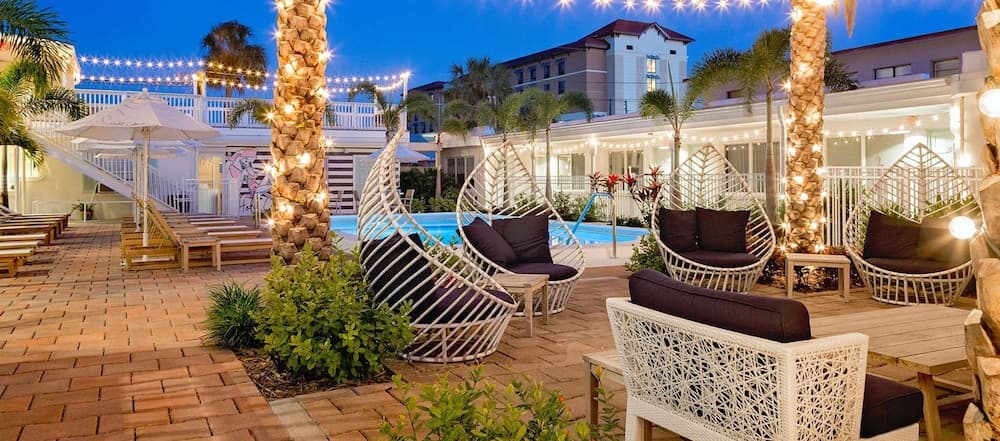 New! Modern King Suite Steps to the Beach! interior in Clearwater Beach — gallery photo 2