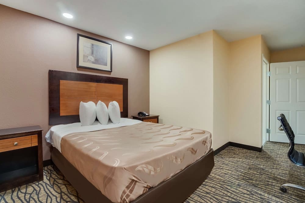 Quality Inn Lees Summit - Kansas City gallery photo in Lee's Summit, MO — image 9