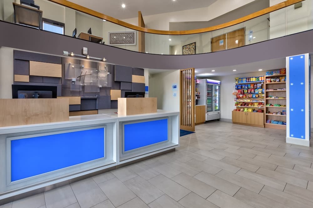 Holiday Inn Express Detroit-Warren by IHG interior in Warren, MI — gallery photo 2