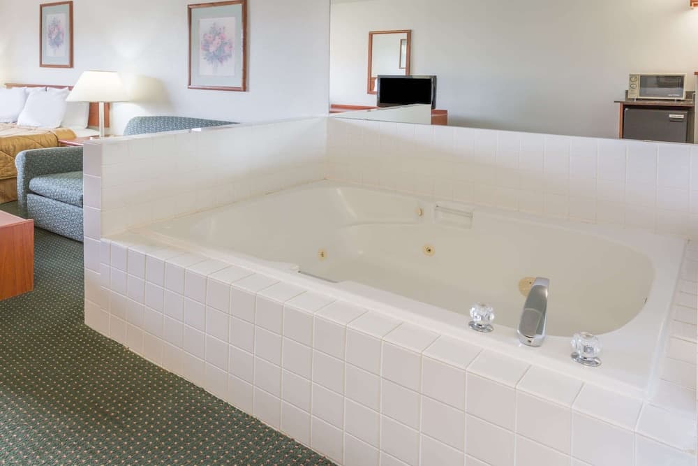 Travelodge Suites by Wyndham Newberg gallery photo in Newberg, OR — image 21