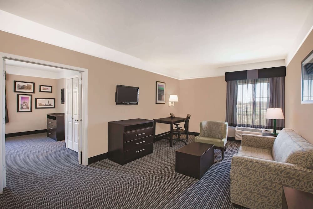 La Quinta Inn & Suites by Wyndham Beaumont West gallery photo in Beaumont, TX — image 28
