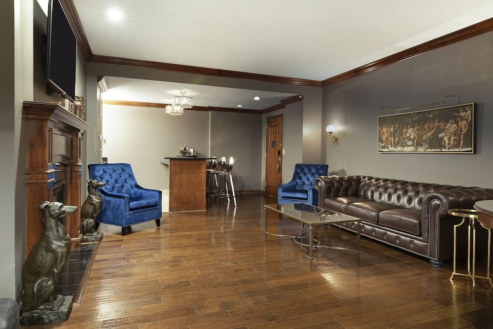 Des Lux Hotel gallery photo in Des Moines, IA — image 11