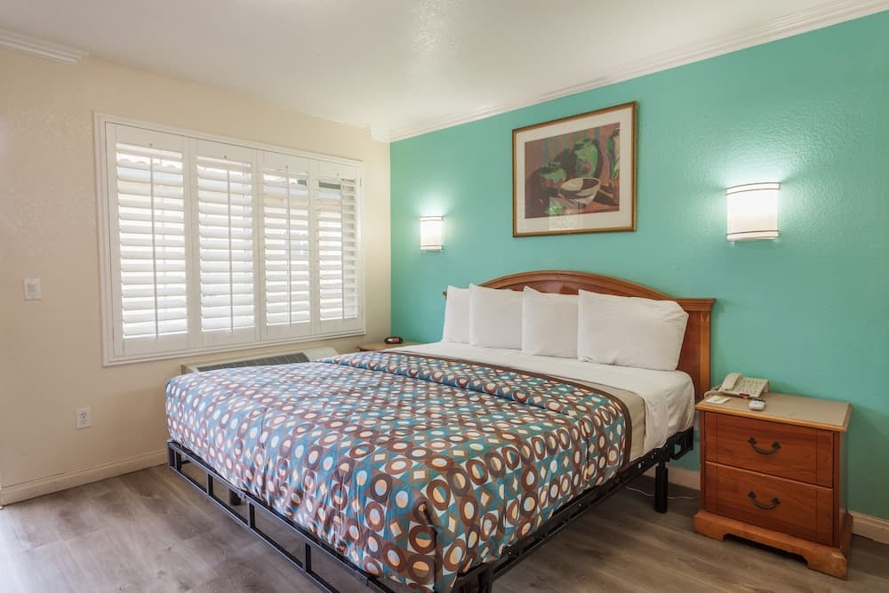 Vagabond Inn Hemet property views in Hemet, CA — gallery photo 3