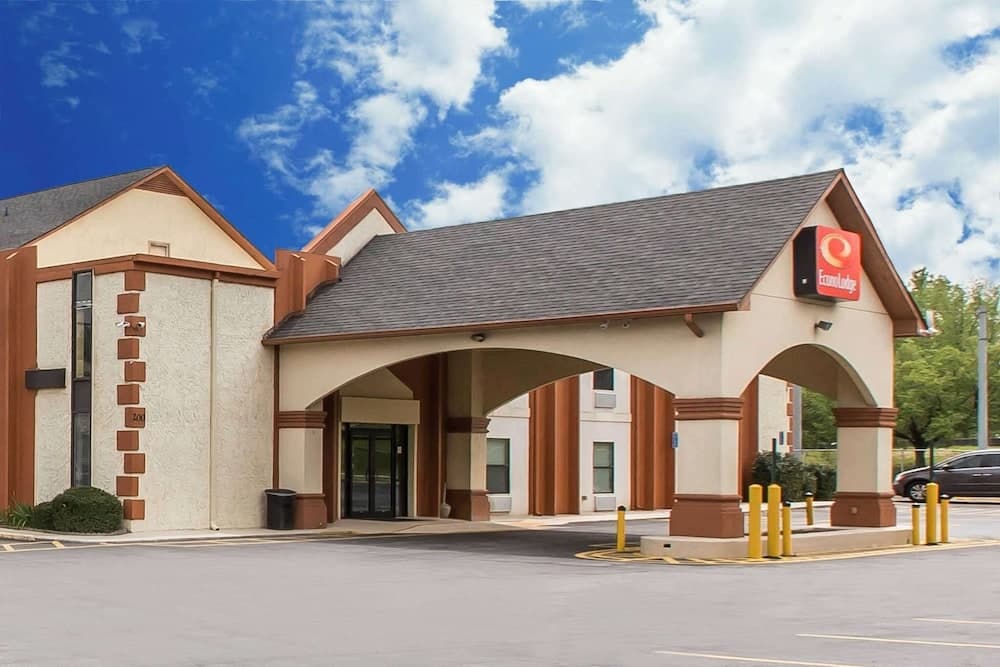 Econo Lodge At Six Flags featured exterior or lobby in Austell, GA — similar hotel
