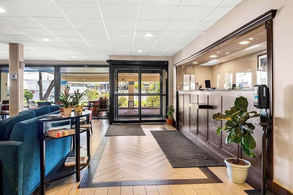 SureStay Plus by Best Western Reading North interior in Reading, PA — gallery photo 2