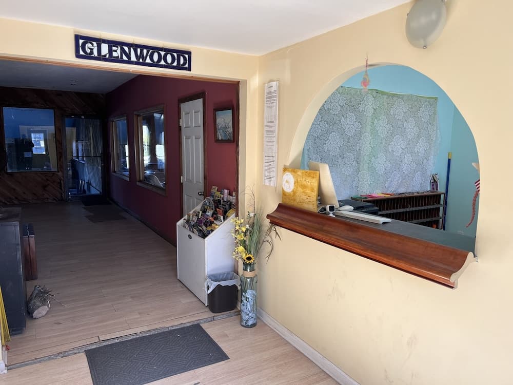 Glenwood Inn - Stroudsburg interior in Delaware Water Gap, PA — gallery photo 2