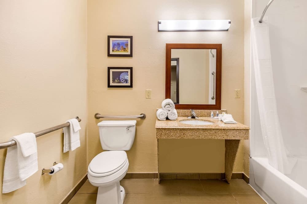 Comfort Inn & Suites IAH Bush Airport – East interior in Humble, TX — gallery photo 2