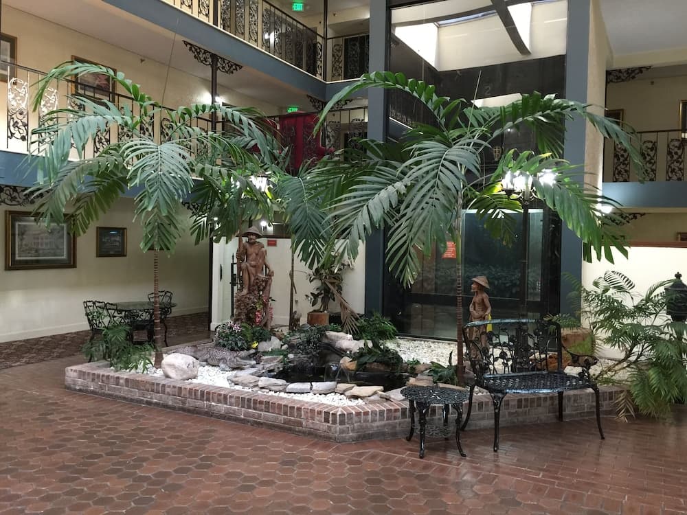 Royal Suites interior in Baton Rouge, LA — gallery photo 2