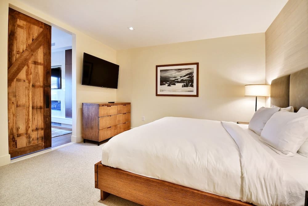LIFT Park City Condominiums by Vail Resorts interior in Park City, UT — gallery photo 2