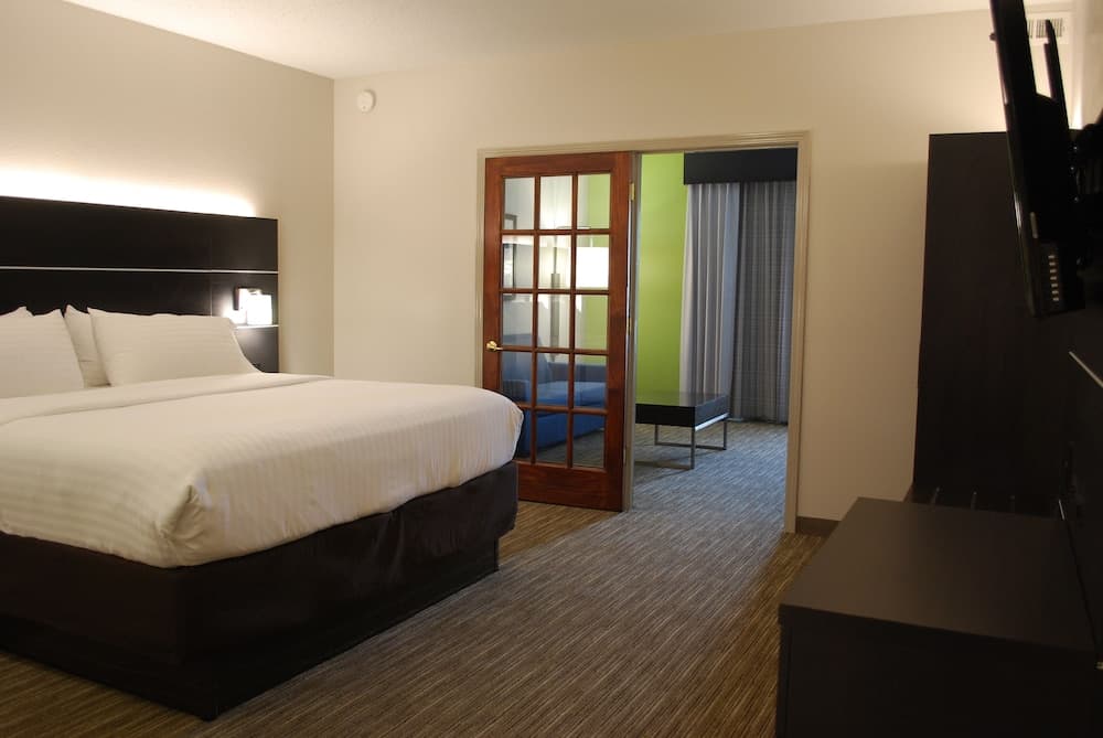 Holiday Inn Express Hotel and Suites Kingsport by IHG interior in Kingsport, TN — gallery photo 2