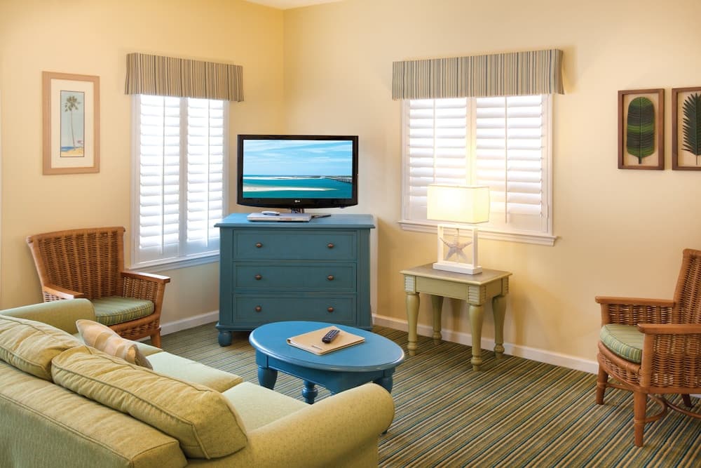 Beach Street Cottages interior in Miramar Beach, FL — gallery photo 2