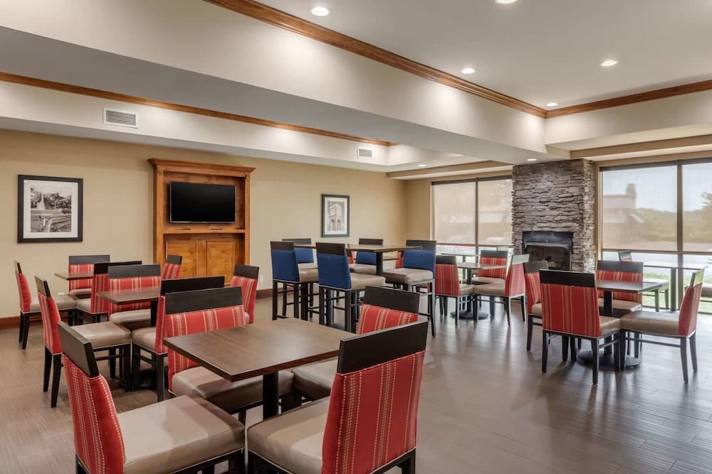 Comfort Suites Johnson City near University gallery photo in Johnson City, TN — image 4