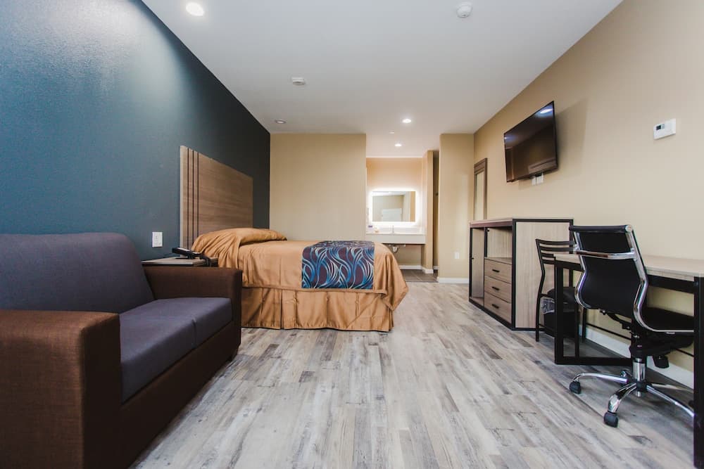 Budget Host Inn and Suites property views in Sugar Land, TX — gallery photo 3