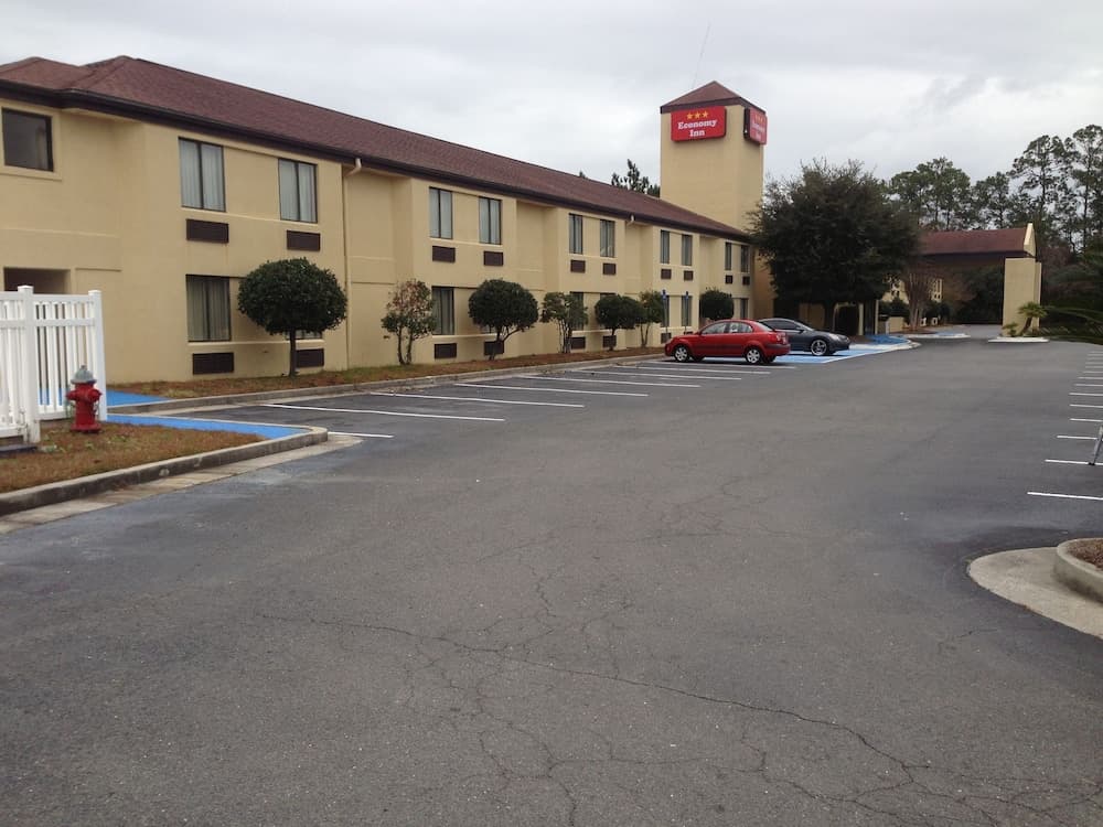 Economy Inn Brunswick featured exterior or lobby in Brunswick, GA — similar hotel
