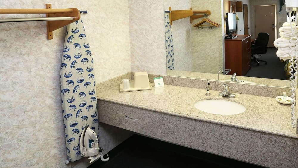 Magnuson Hotel Howell gallery photo in Howell, MI — image 23