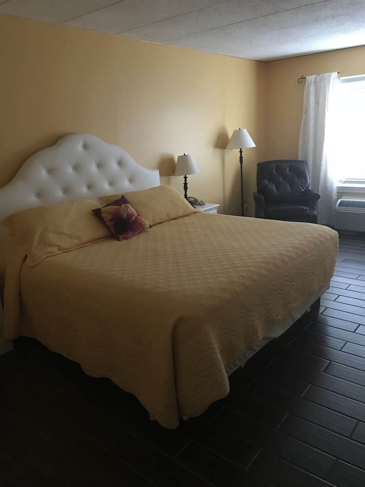 French Quarter Inn interior in Maysville, KY — gallery photo 2