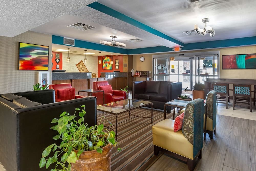 Best Western Plus Gallup Inn & Suites interior in Gallup, NM — gallery photo 2