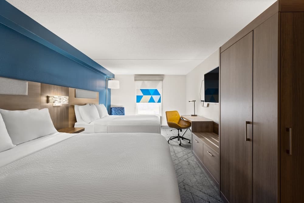 Holiday Inn Express Hotel & Suites Danbury - I-84 by IHG interior in Danbury, CT — gallery photo 2