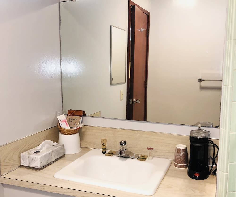 Curly Redwood Lodge property views in CRESCENT CITY, CA — gallery photo 3