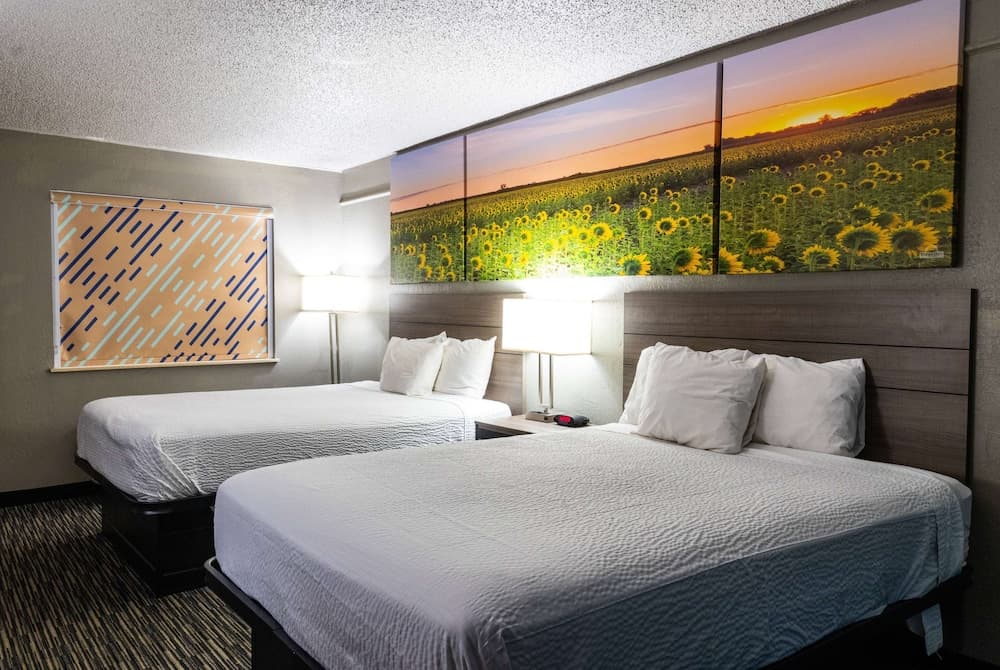 Days Inn by Wyndham Central San Antonio NW Medical Center interior in San Antonio, TX — gallery photo 2